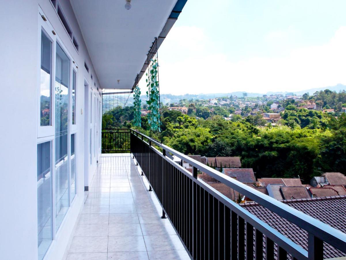 Oyo 569 Cigadung Guest House Syariah Бандунг Екстериор снимка