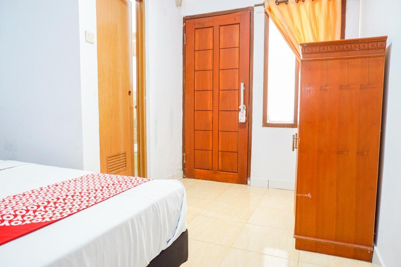 Oyo 569 Cigadung Guest House Syariah Бандунг Екстериор снимка