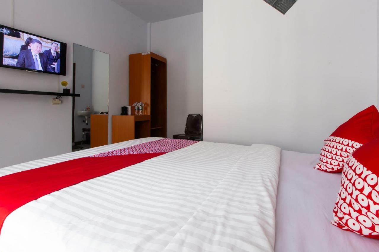 Oyo 569 Cigadung Guest House Syariah Бандунг Екстериор снимка