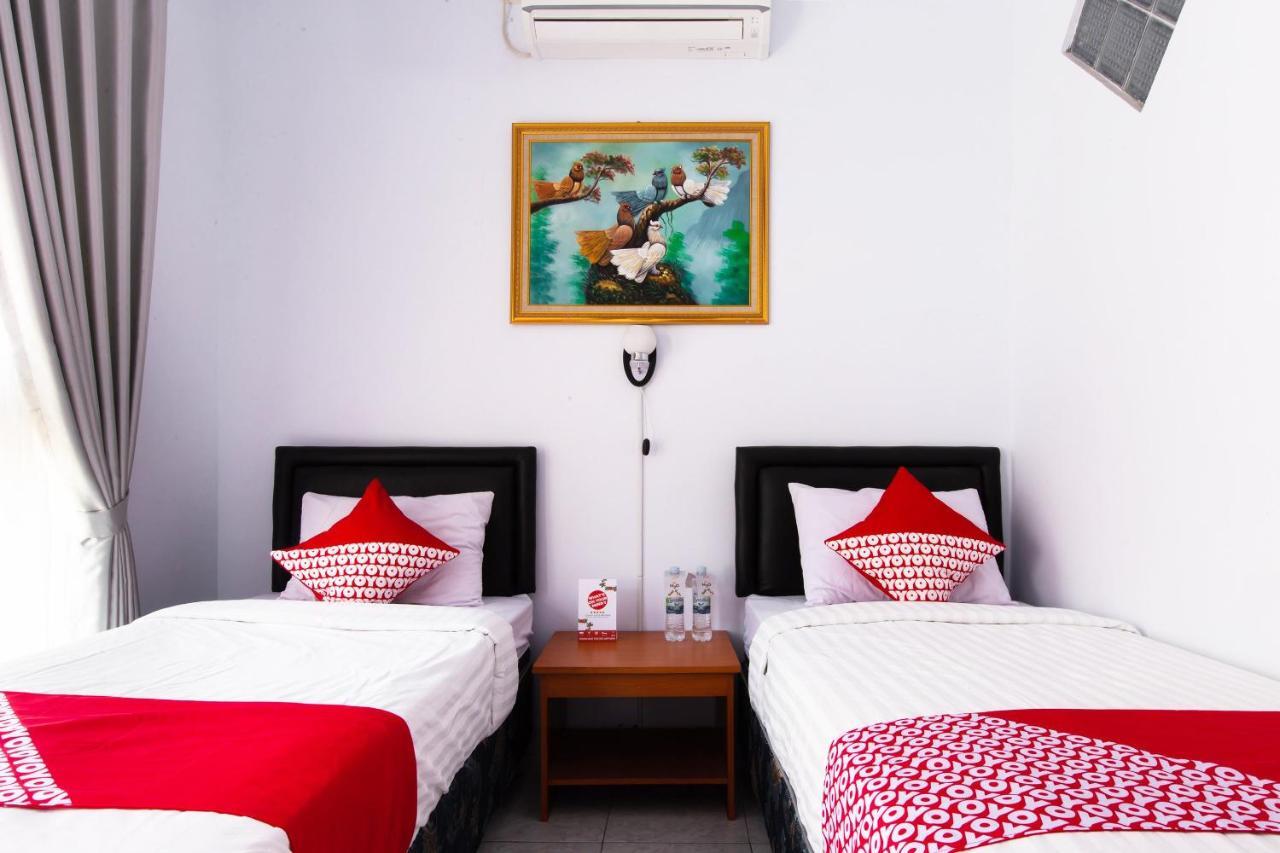 Oyo 569 Cigadung Guest House Syariah Бандунг Екстериор снимка